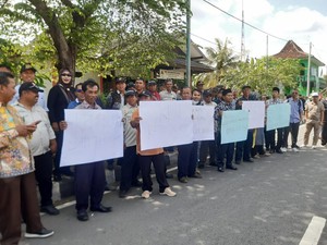 KPU Sleman dan Kulon Progo Digeruduk Massa Buntut Snack-Duit Transport KPPS