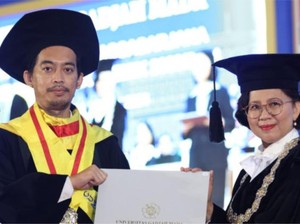 Kisah Anak Guru Ngaji Jadi Doktor Lulusan UGM, IPK 4