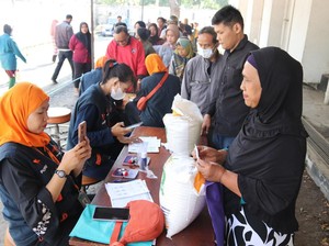 4,4 Juta Keluarga di Jabar Mulai Terima Bantuan 10 Kilogram Beras