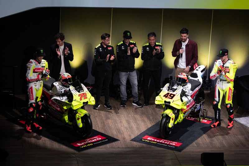 Pertamina Lubricants bersama VR 46 Racing Team akhirnya meluncurkan Pertamina Enduro VR 46 Racing Team dengan new livery. Pertamina Lubricants bersama VR 46 Racing Team akhirnya meluncurkan Pertamina Enduro VR 46 Racing Team dengan new livery. (Dok. PT Pertamina Lubricants dan VR 46)