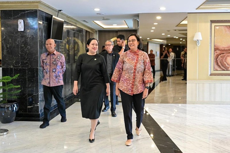 Pertemuan Menteri Keuangan Sri Mulyani Indrawati dengan Ketua DPR RI Puan Maharani untuk berkonsultasi mengenai pergantian anggota Dewas LPI dari unsur profesional. Pertemuan Menteri Keuangan Sri Mulyani Indrawati dengan Ketua DPR RI Puan Maharani untuk berkonsultasi mengenai pergantian anggota Dewas LPI dari unsur profesional. (Instagram @smindrawati)