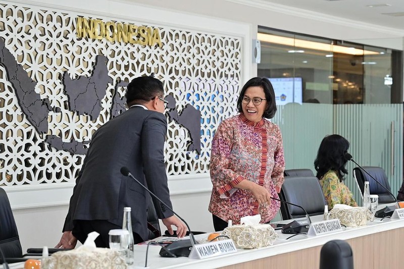 Pertemuan Menteri Keuangan Sri Mulyani Indrawati dengan Ketua DPR RI Puan Maharani untuk berkonsultasi mengenai pergantian anggota Dewas LPI dari unsur profesional. Pertemuan Menteri Keuangan Sri Mulyani Indrawati dengan Ketua DPR RI Puan Maharani untuk berkonsultasi mengenai pergantian anggota Dewas LPI dari unsur profesional. (Instagram @smindrawati)