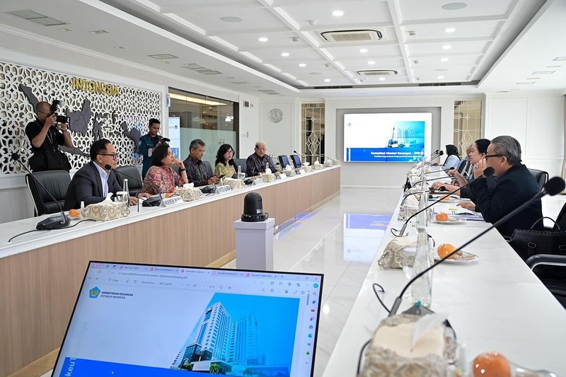 Pertemuan Menteri Keuangan Sri Mulyani Indrawati dengan Ketua DPR RI Puan Maharani untuk berkonsultasi mengenai pergantian anggota Dewas LPI dari unsur profesional. Pertemuan Menteri Keuangan Sri Mulyani Indrawati dengan Ketua DPR RI Puan Maharani untuk berkonsultasi mengenai pergantian anggota Dewas LPI dari unsur profesional. (Instagram @smindrawati)