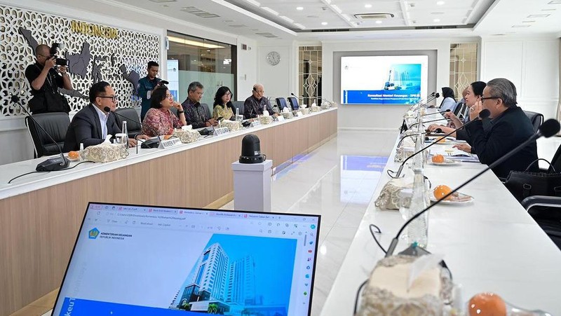 Pertemuan Menteri Keuangan Sri Mulyani Indrawati dengan Ketua DPR RI Puan Maharani untuk berkonsultasi mengenai pergantian anggota Dewas LPI dari unsur profesional. (Instagram @smindrawati)