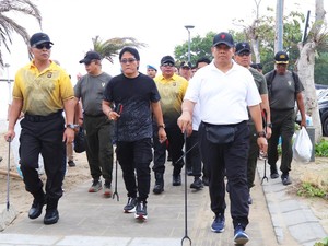 Terkesan Kumuh, Pj Gubernur Bali Minta Pantai Kuta Ditata Lagi