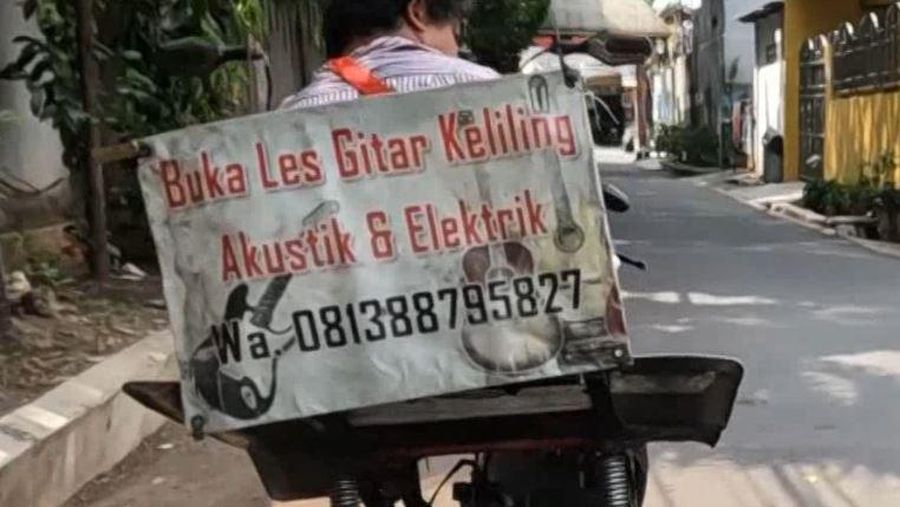 Senandung Hidup Loper Koran Tuna Daksa Tak Menyerah Beri Les Gitar Keliling. (Dok. Berbuat Baik)