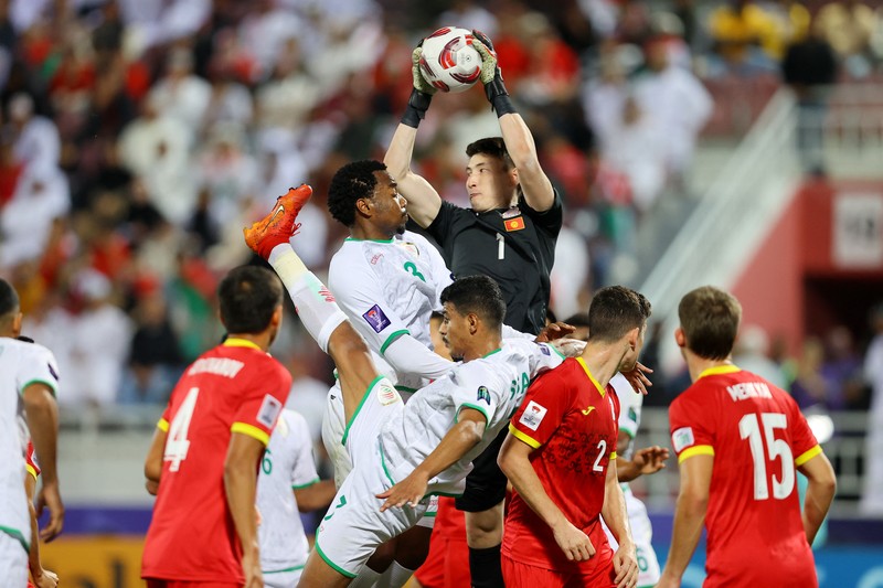 SOCCER-ASIANCUP-KGZ-OMN/REPORT Soccer Football - AFC Asian Cup - Group F - Kyrgyzstan v Oman - Abdullah bin Khalifa Stadium, Doha, Qatar - January 25, 2024 Oman's Abdul Rahman Al Mushaifri looks dejected after the match REUTERS/Ibraheem Al Omari