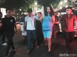 Penampakan Bule AS yang Pukul Sekuriti Vila di Bali Saat Ditangkap