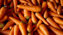 Stop Kupas! Kulit 5 Buah dan Sayuran Ini Ternyata Kaya Nutrisi
