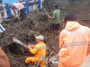 Banjir Bandang Terjang Desa Joho Tulungagung gegara Jembatan Tersumbat Sampah