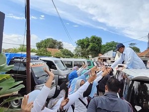 Kedatangan Prabowo, Rumah Dedi Mulyadi di Subang Diserbu Emak-emak