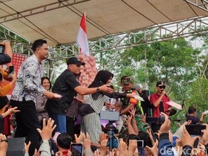 Meriah! Ribuan Warga Serbu Festival Durian Jatinom Klaten