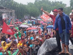 Kaesang Kampanye Akbar di Tengah Hujan Bareng Warga Jakbar