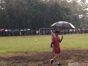 Alasan Jokowi Main Bola di Sleman: Semangati Timnas Jelang Lawan Australia