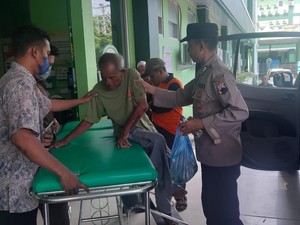 Kakek Linglung Ditemukan di Jalanan Demak, Diduga Korban Tabrak Lari