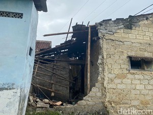 Puting Beliung Ngamuk Rusak Puluhan Rumah di Sukabumi