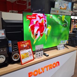 Pelanggan Transmart Ini Happy Bawa Smart TV, Diskon Sampai Rp2 Juta
