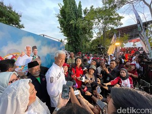 Respons Ganjar soal Anggapan Dikuntit Jokowi Saat Safari
