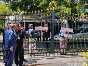 Jokowi Sambangi Sultan Hamengku Buwono X di Keraton Kilen Yogyakarta