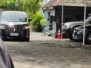 Bertemu Sejam, Jokowi dan Sultan Hamengku Buwono X Bicara Empat Mata