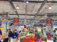 Tanggal Gajian, Pembeli Borong Bahan Pokok di Transmart Full Day Sale