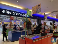 Potret Pengunjung Serbu Transmart Hingga Kasir Mengular