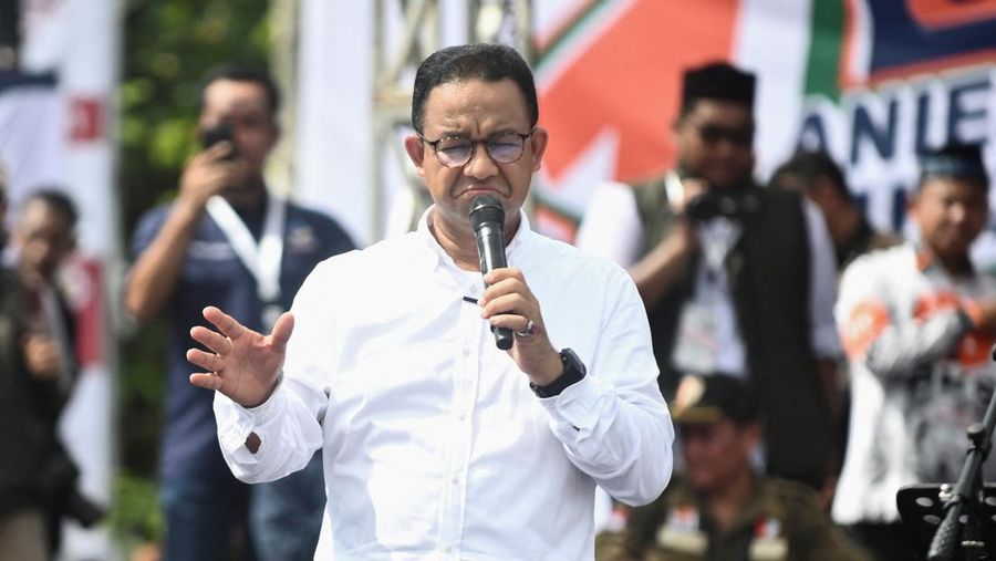 Calon presiden nomor urut 1 Anies Baswedan saat menyampaikan pidato saat kampanye di Banda Aceh pada Sabtu (27/1/2024). (REUTERS/Riska Munawarah)