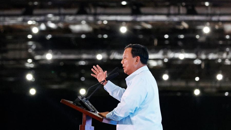 Calon Presiden nomor urut 2 Prabowo Subianto saat menyampaikan pidatonya di depan aliansi advokat Indonesia, saat kampanye di Jakarta, Indonesia, 26 Januari 2024.
