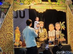 Nonton Wayang Karakter Jokowi dan Prabowo di Brebes, Gibran: Luar Biasa