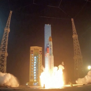 Detik-Detik Iran Luncurkan 3 Satelit 
