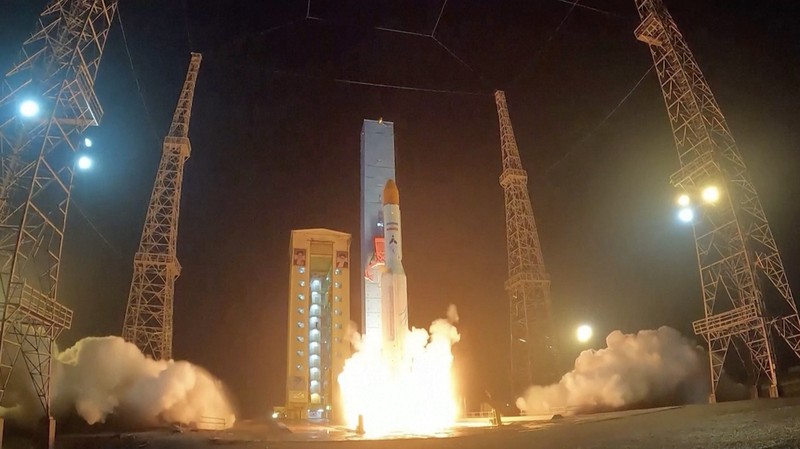 Iran secara bersamaan meluncurkan tiga satelit untuk pertama kalinya pada Minggu (28 Januari) menggunakan roket pembawa satelit 
