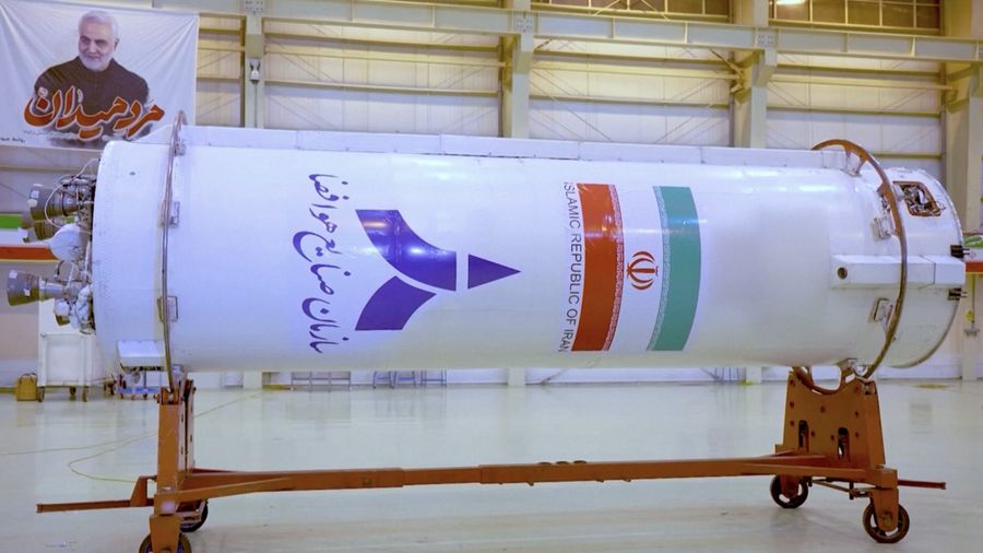 Iran secara bersamaan meluncurkan tiga satelit untuk pertama kalinya pada Minggu (28 Januari) menggunakan roket pembawa satelit 
