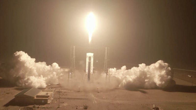 Iran secara bersamaan meluncurkan tiga satelit untuk pertama kalinya pada Minggu (28 Januari) menggunakan roket pembawa satelit 