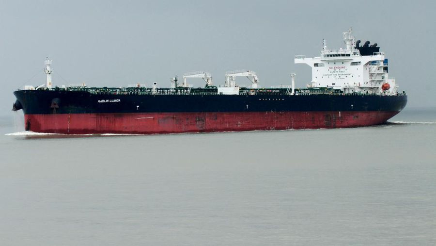 Kapal tanker minyak Marlin Luanda terlihat di Cuxhaven, Jerman 31 Maret 2023 dalam gambar yang diperoleh dari media sosial. (Frank Findler via REUTERS)