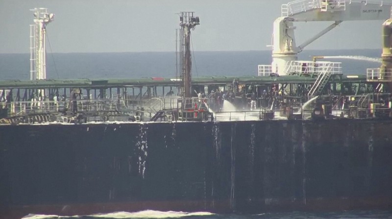 Foto yang disediakan oleh Angkatan Laut India ini menunjukkan kapal milik AS Genco Picardy yang diserang pada hari Rabu dari drone pembawa bom yang diluncurkan oleh pemberontak Houthi Yaman di Teluk Aden, Kamis, 18 Januari 2024. Foto yang disediakan oleh Angkatan Laut India ini menunjukkan kapal milik AS Genco Picardy yang diserang pada hari Rabu dari drone pembawa bom yang diluncurkan oleh pemberontak Houthi Yaman di Teluk Aden, Kamis, 18 Januari 2024. (Indian Navy via AP/File Foto)