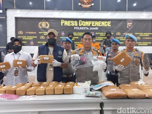Detik-detik Penangkapan Pengedar Ganja Seberat 22 Kg di Jambi