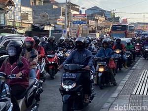 Cerita Lukman Beratnya Menembus Kemacetan di Bandung Timur
