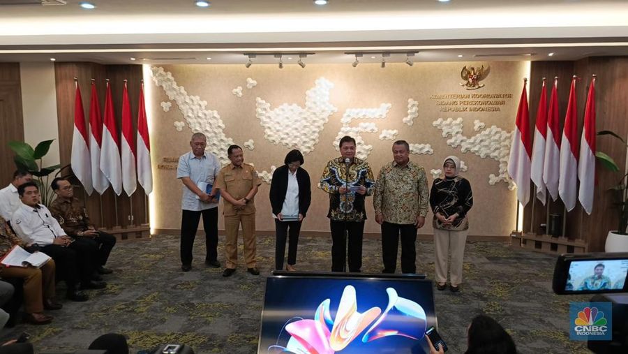 Konferensi Pers Hasil High Level Meeting (HLM) Tim Pengendalian Inflasi Pusat (TPIP) di Kantor Kemenko Perekonomian, Jakarta, Senin (29/1/2024). (CNBC Indonesia/Rosseno Aji Nugroho)