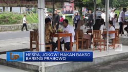 Video: Momen Jokowi Makan Bakso Bareng Prabowo