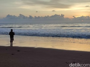 Ini Pantai Nyanyi, Tempat Indah tapi Kamu Dilarang Berenang