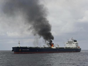 Kapal Kargo Terbakar karena Rudal Houthi, 1 Orang Luka Parah