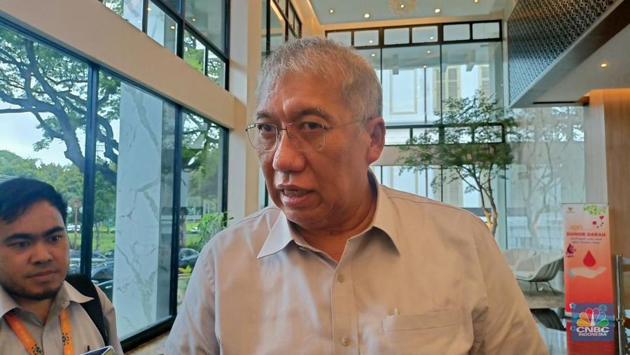 Penyaluran bantuan pangan belum tersalurkan kepada seluruh masyarakat atau keluarga penerima manfaat (KPM), hal ini terjadi karena verifikasi data Bulog menyeluruh 100%, melainkan baru berjalan sebagian. Direktur Utama Bulog Bayu Krisnamurthi menyebut verifikasi data saat ini terus berlangsung. (CNBC Indonesia/Ferry Sandi)