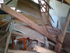Lapuk, Plafon SD di Nusa Penida Ambruk