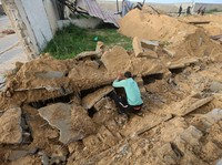 Potret Terkini Gaza, Tentara Israel Hancurkan Makam Warga Palestina