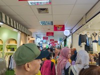Ramai-ramai Orang Belanja ke Little Bangkok, Begini Penampakannya