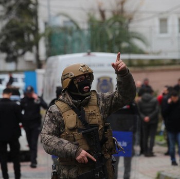Detik-Detik Penembakan di Gereja Istanbul Turki, ISIS Ngaku Pelaku
