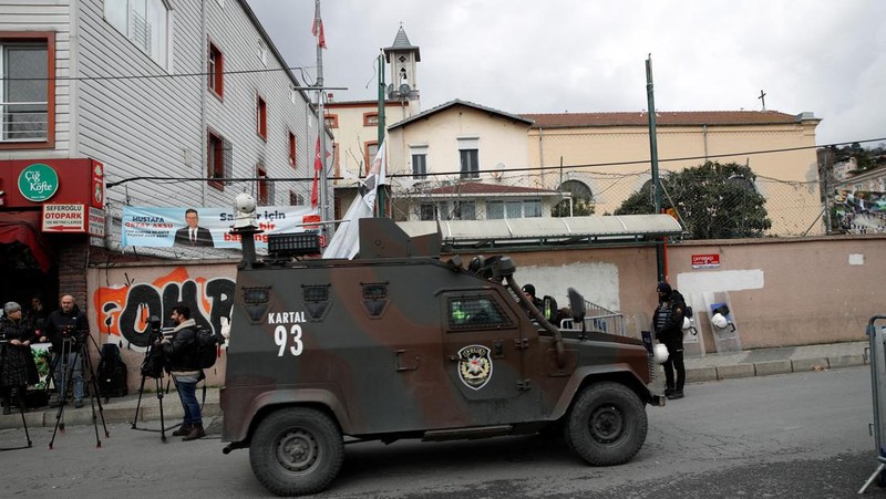 Rekaman CCTV di dalam gereja menunjukkan momen serangan bersenjata terjadi (Dok: via REUTERS/SOCIAL MEDIA)