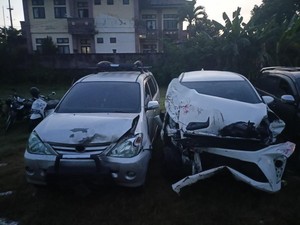 2 Mobil dan 1 Truk Tabrakan Beruntun di Jalan Denpasar-Gilimanuk