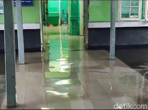 Banjir Kepung Tasikmalaya, RSUD hingga Puskesmas Terendam