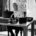 Jeff Bezos Hartanya Unlimited, tapi Masih Pakai Meja Butut